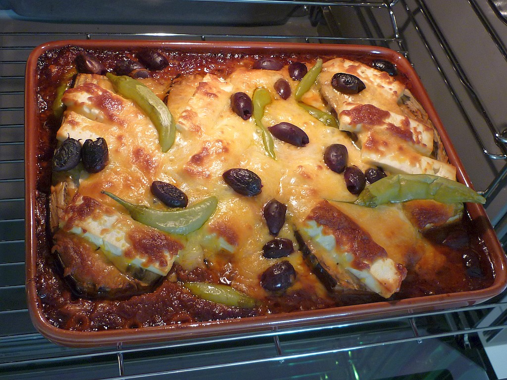 Aubergine mit Feta und Tomatensauce