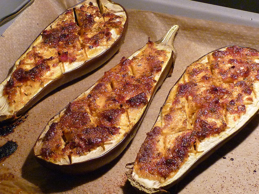 Aubergine mit einer Zitronen - Knoblauchmarinade aus dem Ofen