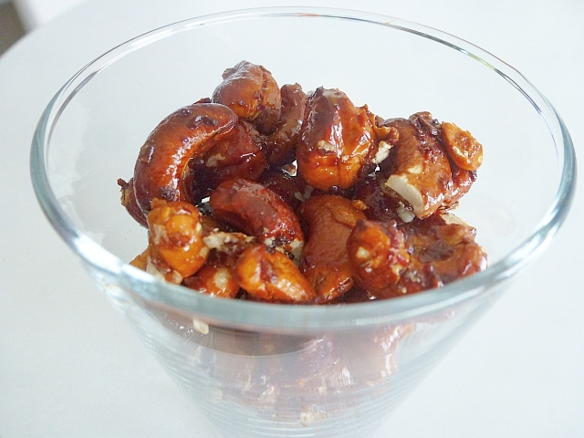 Geröstete Cashewkerne mit Chili und Knoblauch