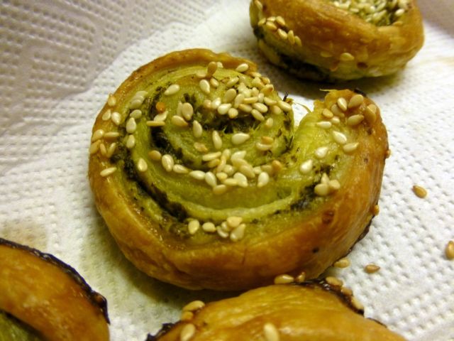 Blätterteigschnecken mit Pesto 