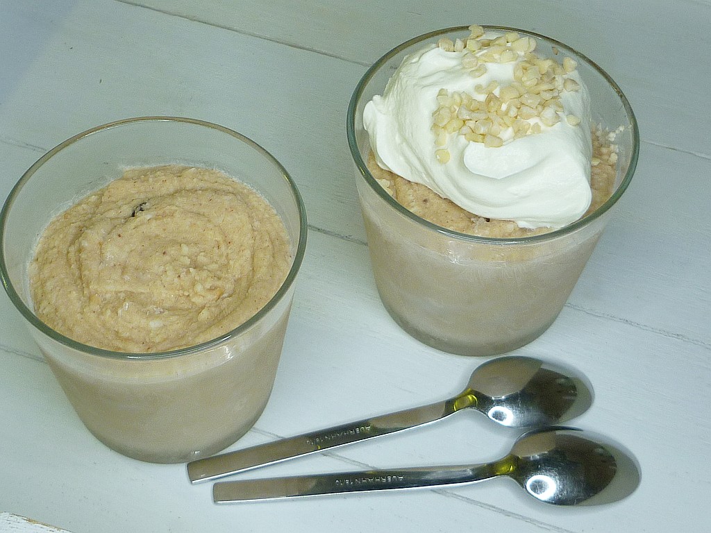Glacé aus Hüttenkäse und Erdnussbutter