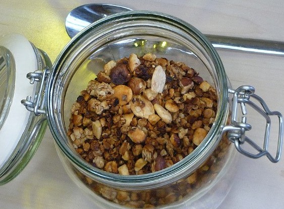 Granola - Knuspermüsli aus der Pfanne