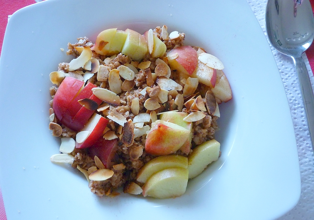 Haferbrei mit Nektarinen und Zimt