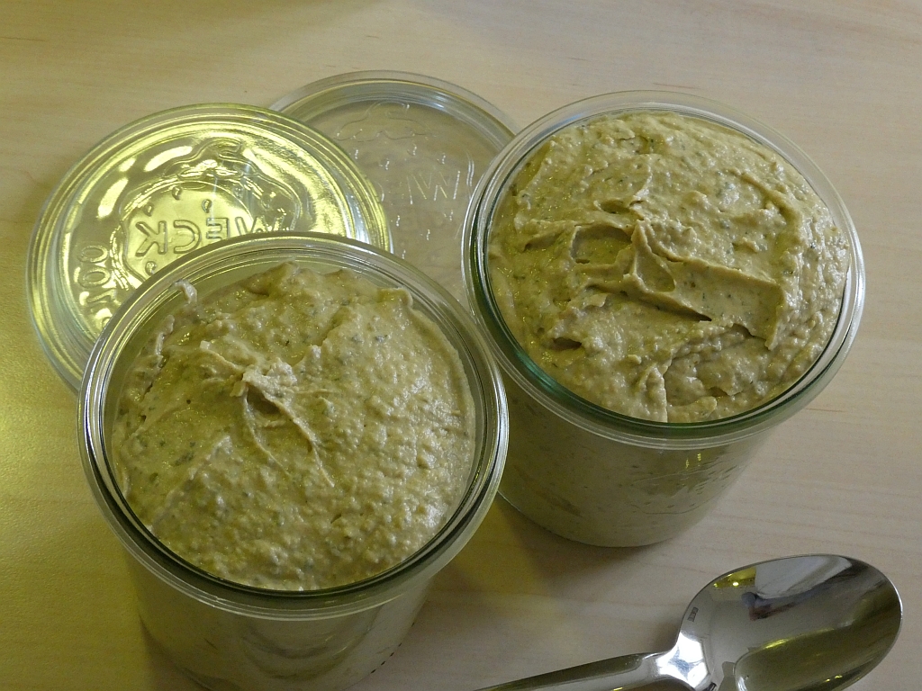 Hummus mit Senf und Kapern