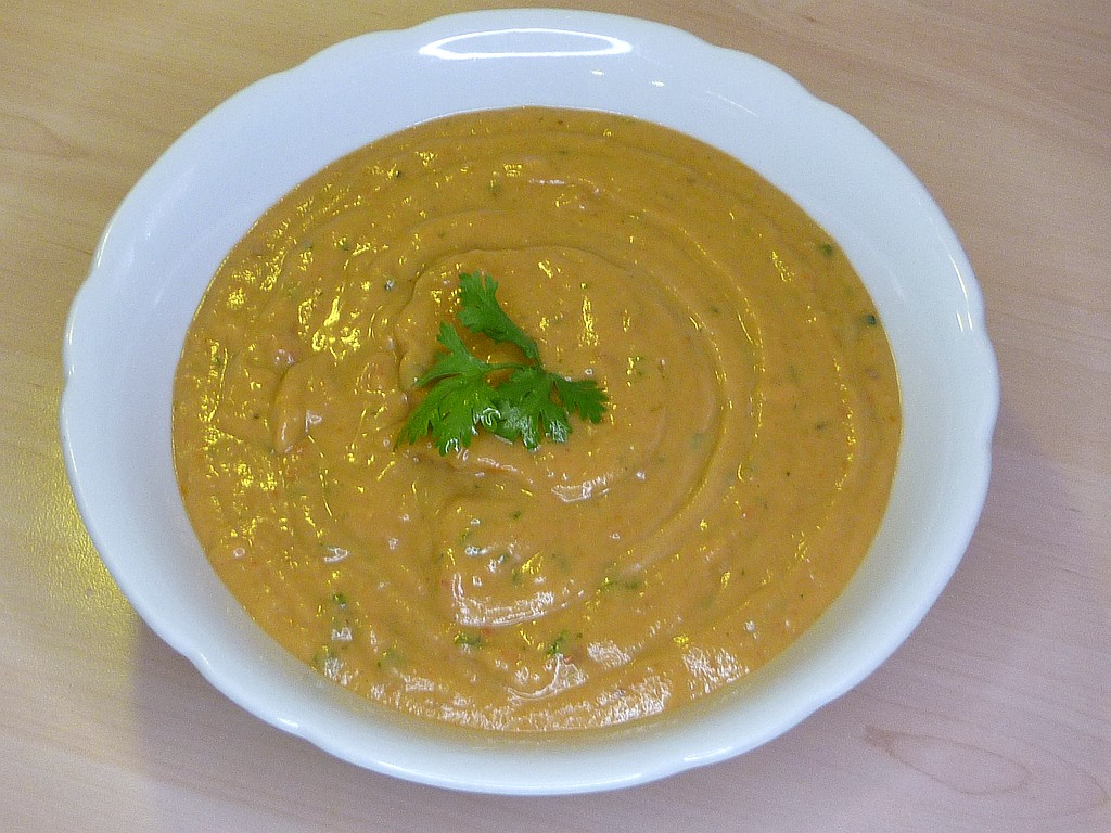 Kalte Avocadosuppe mit Dörrtomaten