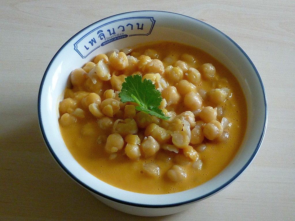 Kichererbsen an einer Roten Currysauce