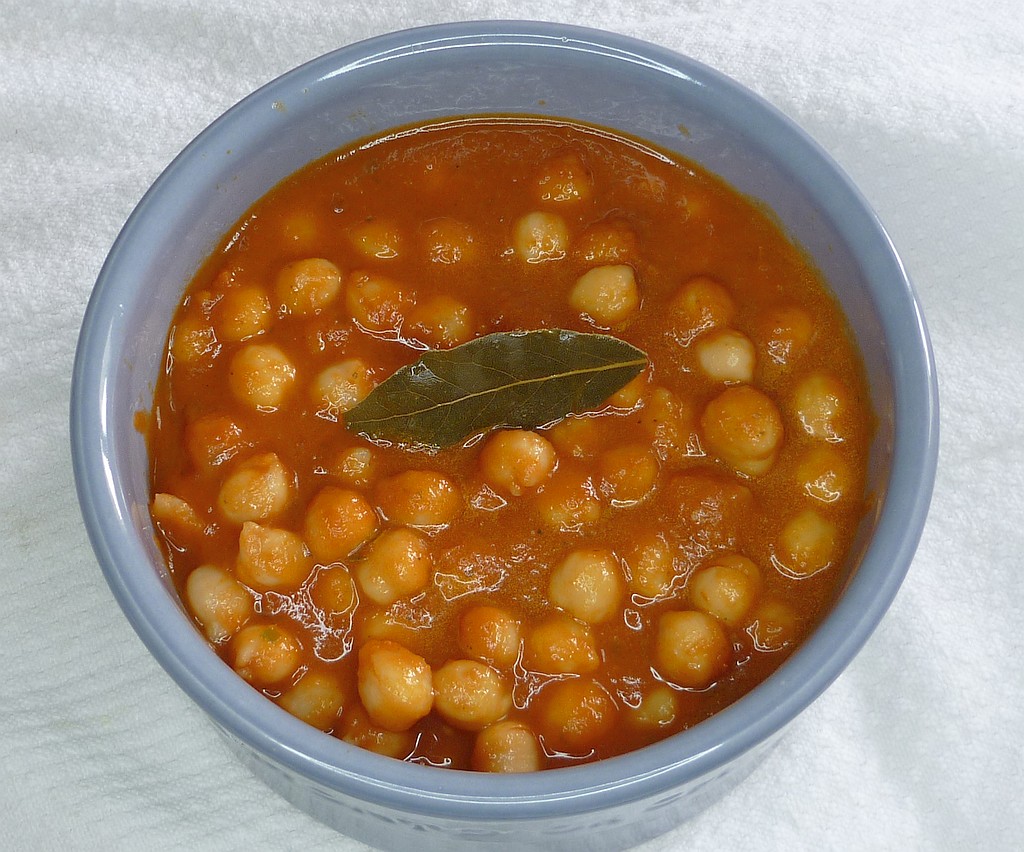 Kichererbsen mit Tomatensauce