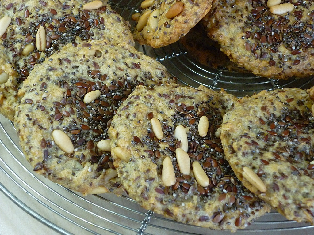 Knäckebrot mit Parmesan und Kümmel