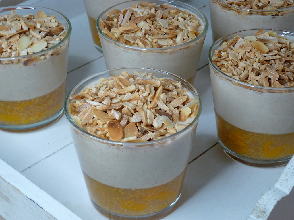 Lebkuchen Joghurt mit Honig und Physalis