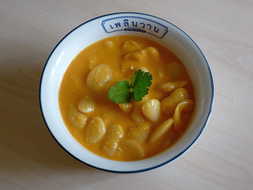 Limabohnen an einer Roten Currysauce
