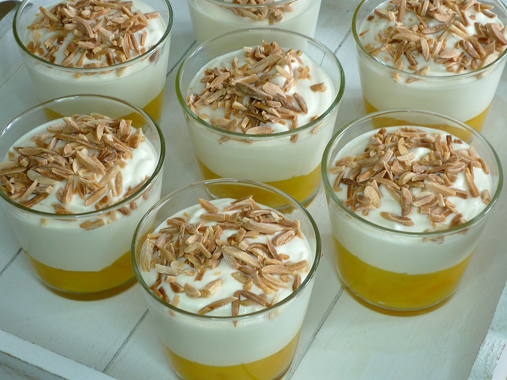 Marzipan Joghurt mit Aprikosen