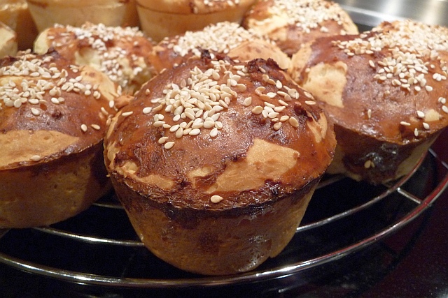 Laugen - Muffins mit Sesam