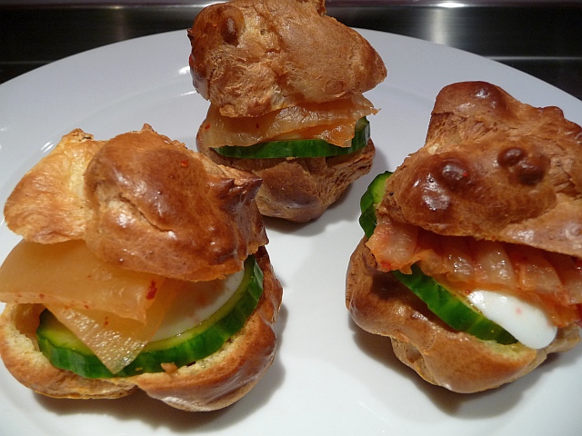 Profiteroles mit Kimchi