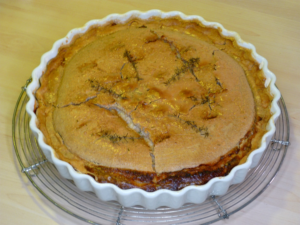 Gedeckte Tarte mit französischem Weichkäse