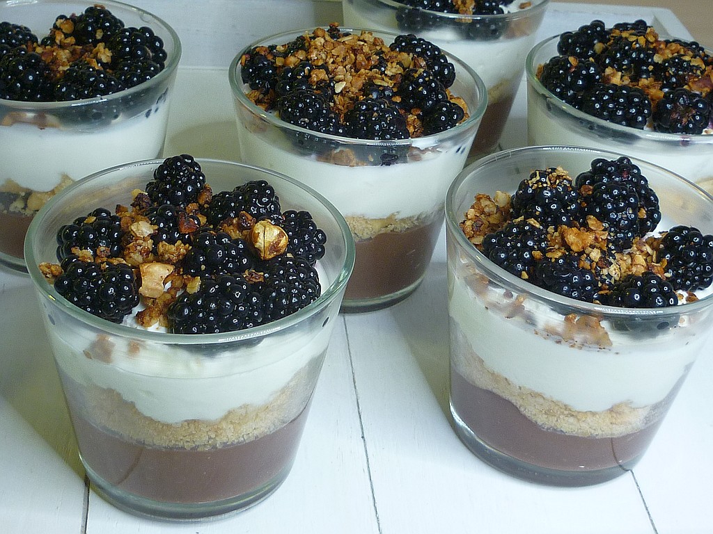 Trifle №3 - Schokolade - Cookies - Joghurt - Brombeeren - Granola
