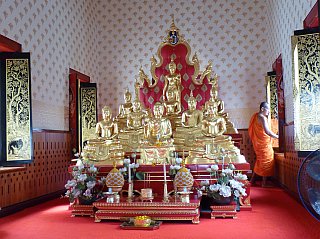 Wat Thewarat Kunchorn Worawiharn